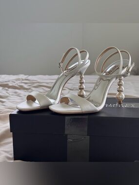 ❌SOLD❌ Badgley Mischka Ivette Pearl Heeled Sandals